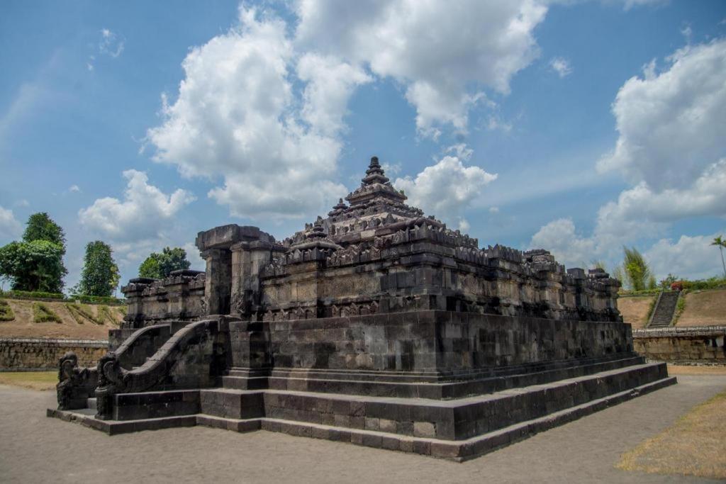 Oyo 91785 Hotel Srikandi Kalasan Tanjungtirto Экстерьер фото